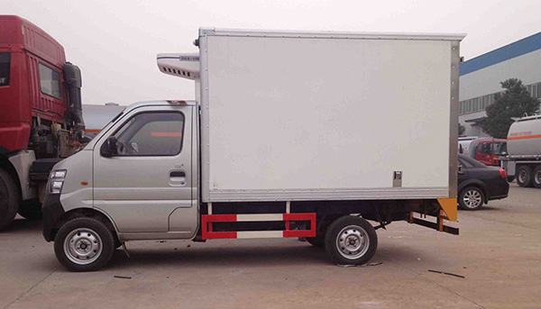 湖北程力冷藏車價格不同使用的材料就不同,價格決定質量